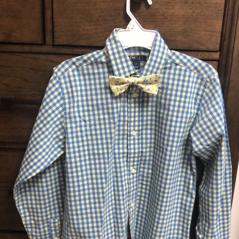 Tommy Hilfiger gentle used boys dress shirt - Picture 3 of 4